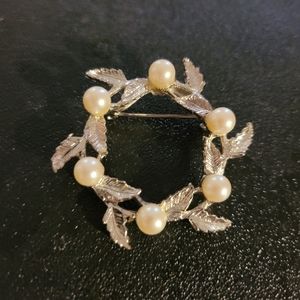 Vintage 1960s DFA DuBarry Fifth Avenue Faux Pearl Brushed Gold Wreath Brooch Pin